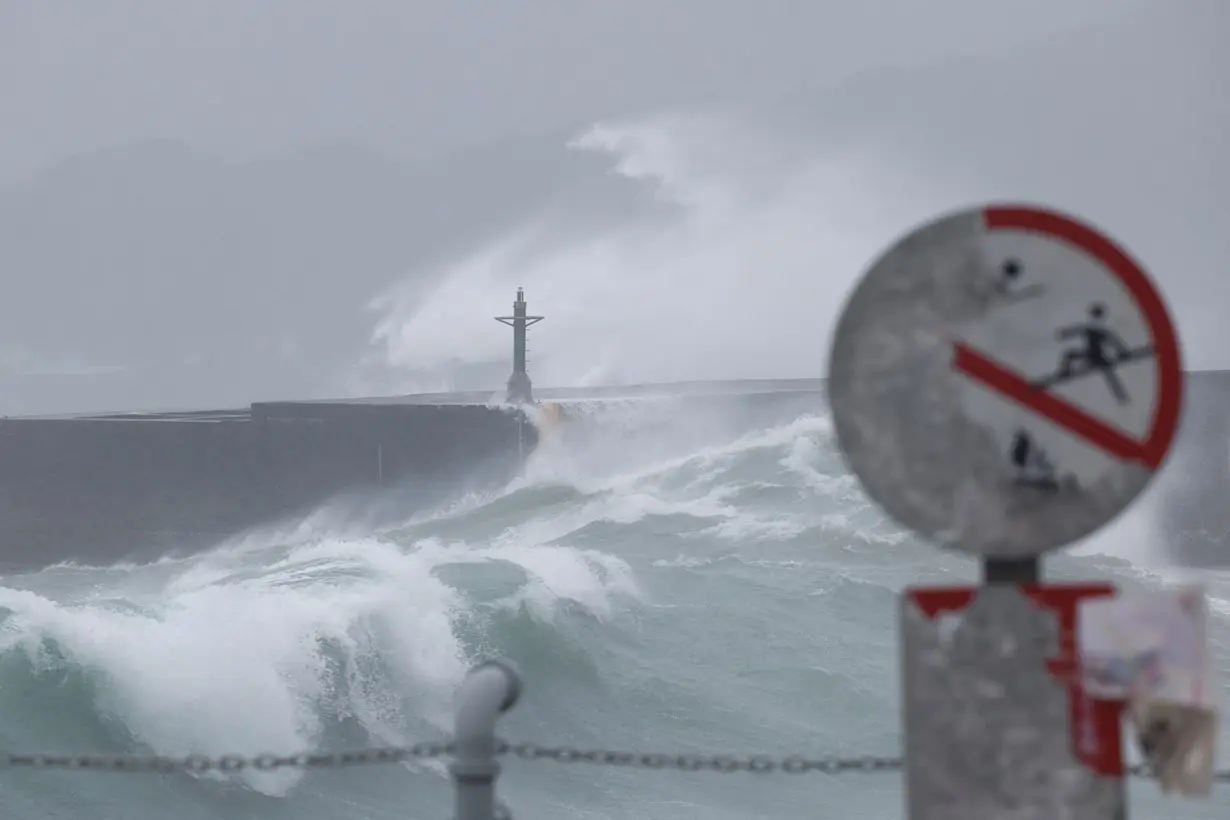 See powerful typhoon 'bounce' off island like pinball