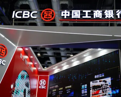 Chinese banks cut deposit rates to relieve squeezed margins