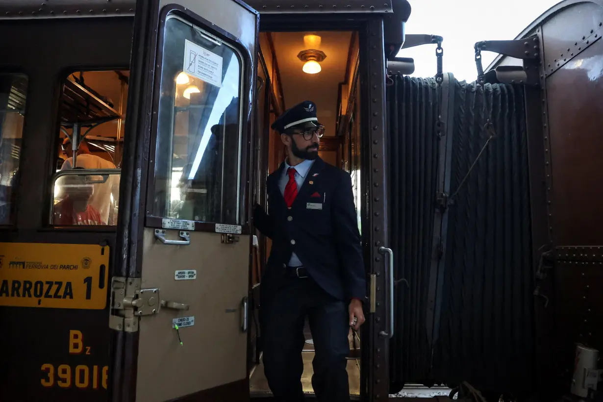 Italy's vintage trains lure tourists off beaten track