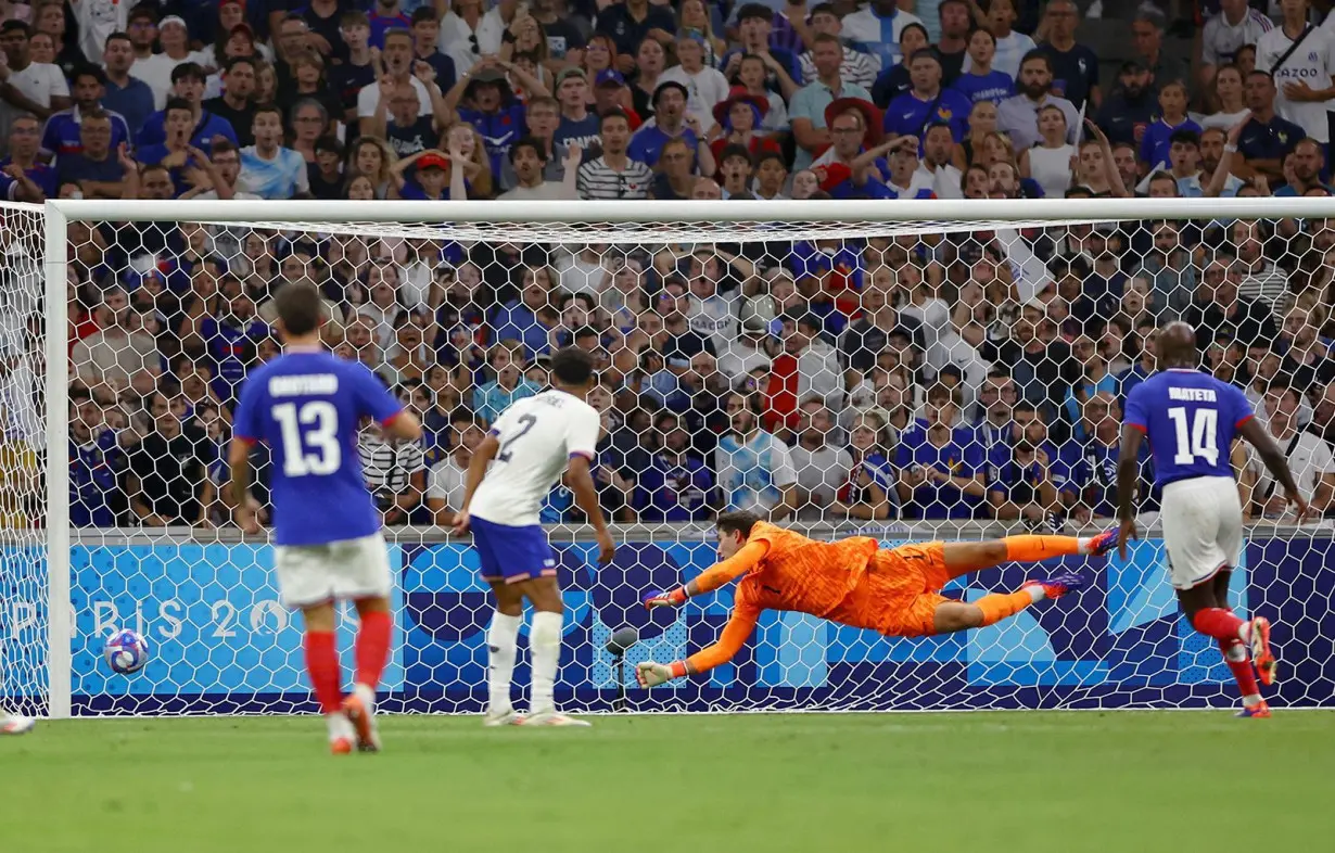 US men's soccer team dealt heavy defeat by host France in opening Olympic match