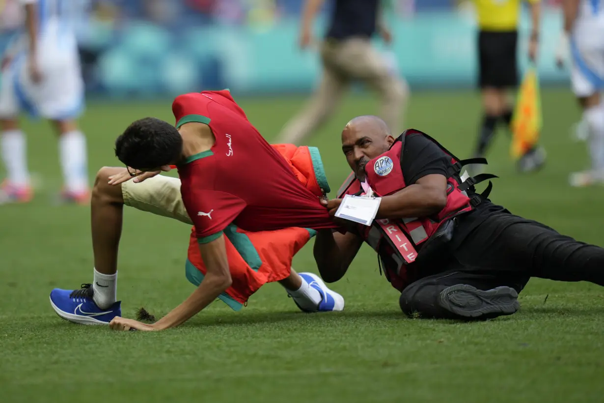 Argentina coach slams chaotic 'scandal' at Olympic soccer match vs Morocco