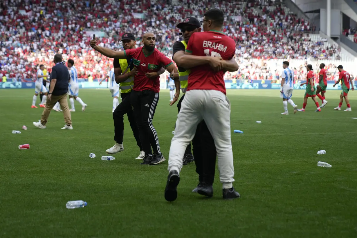 Argentina coach slams chaotic 'scandal' at Olympic soccer match vs Morocco