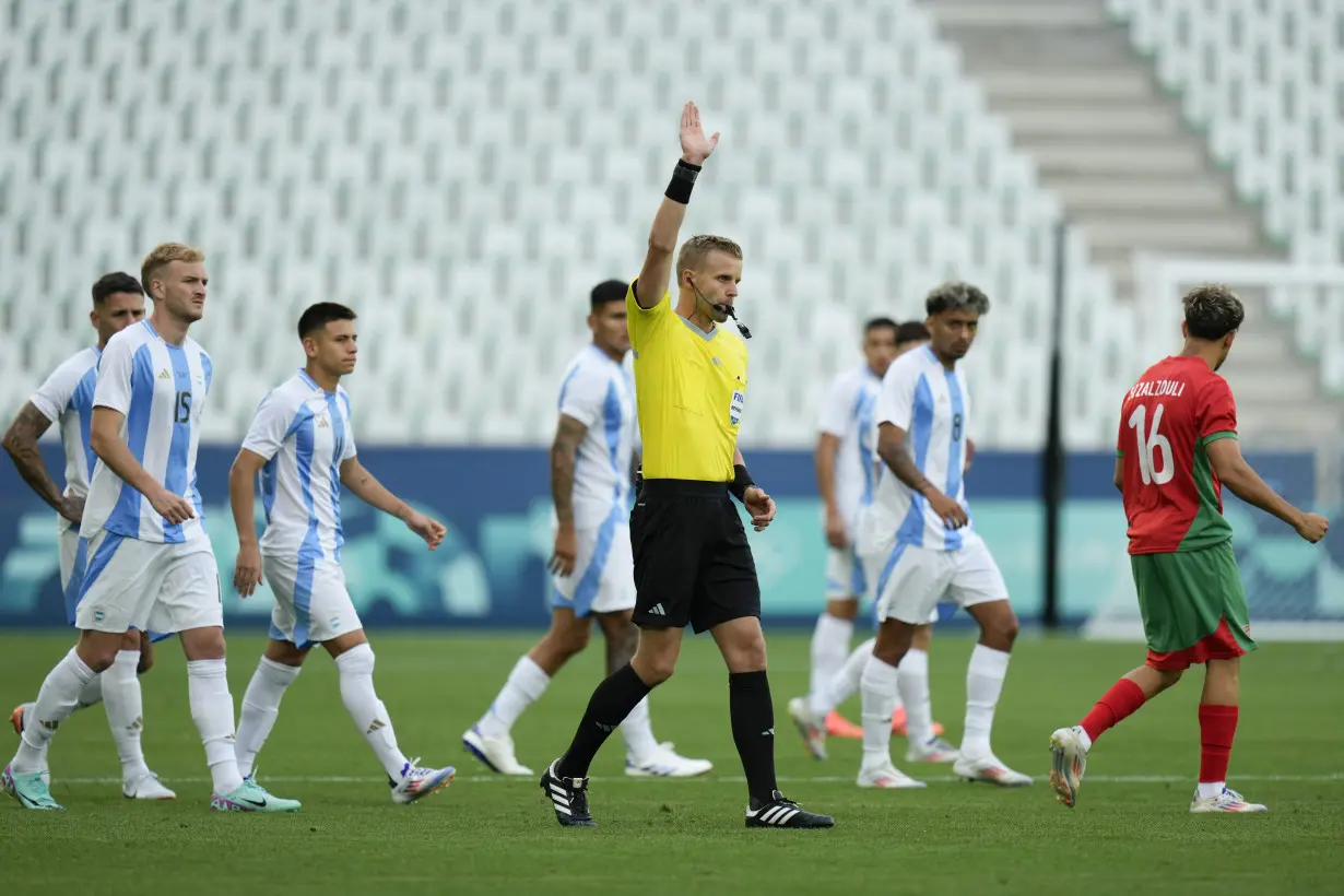 Argentina coach slams chaotic 'scandal' at Olympic soccer match vs Morocco