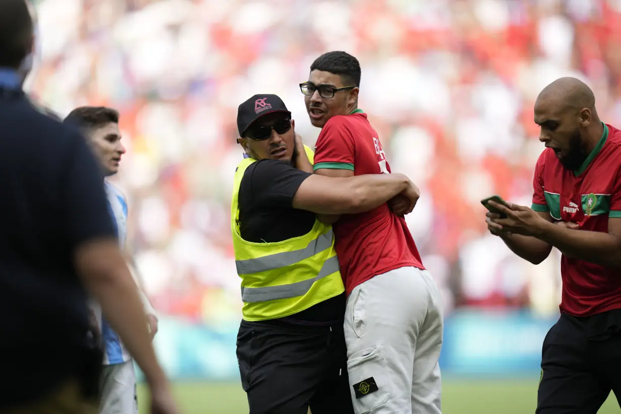 Argentina coach slams chaotic 'scandal' at Olympic soccer match vs Morocco