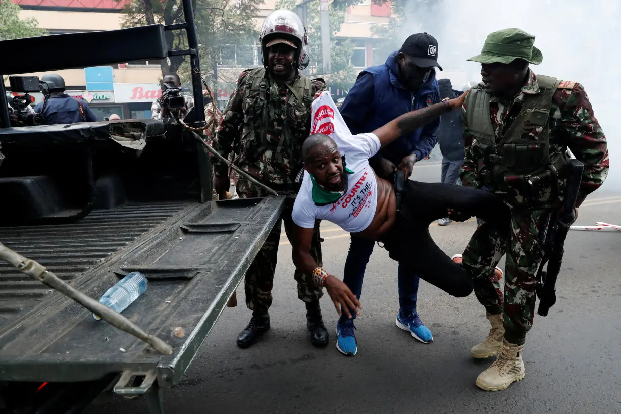 Kenyan protesters detained in march to honour fallen comrades