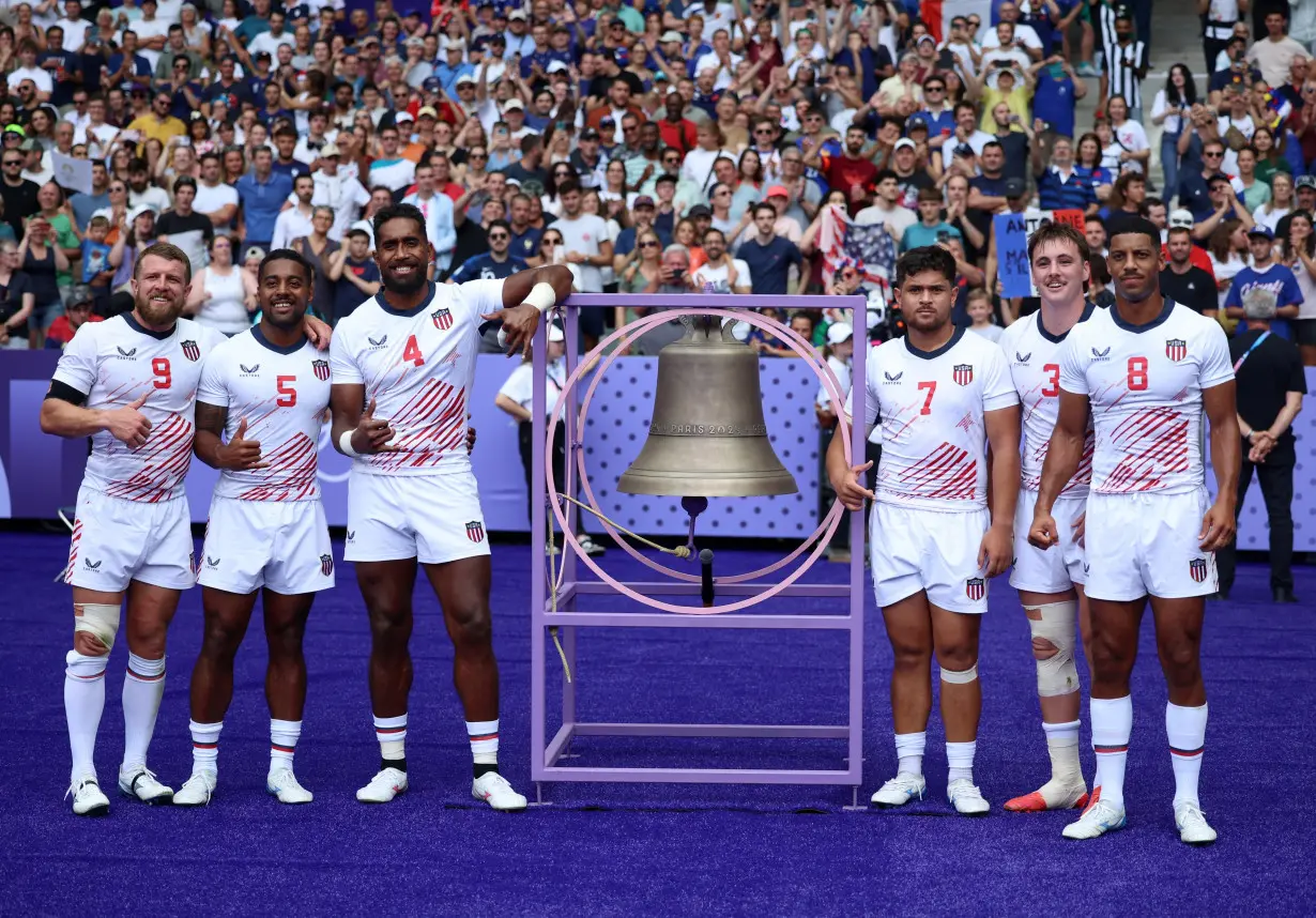 Olympics-Rugby Sevens-South Africa shock NZ; France, Fiji and Australia advance