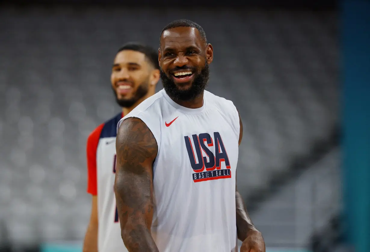 Olympics-Basketball-U.S. put unbeaten streaks on the line with records in sight