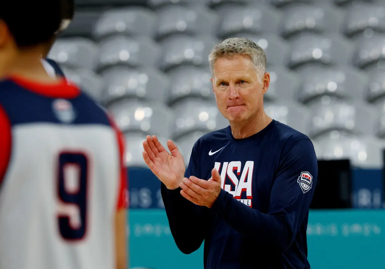 Olympics-Basketball-U.S. put unbeaten streaks on the line with records in sight