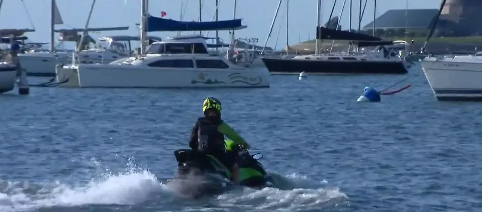 Man jet skiing across Lake Michigan to raise money for body armor for Chicago police