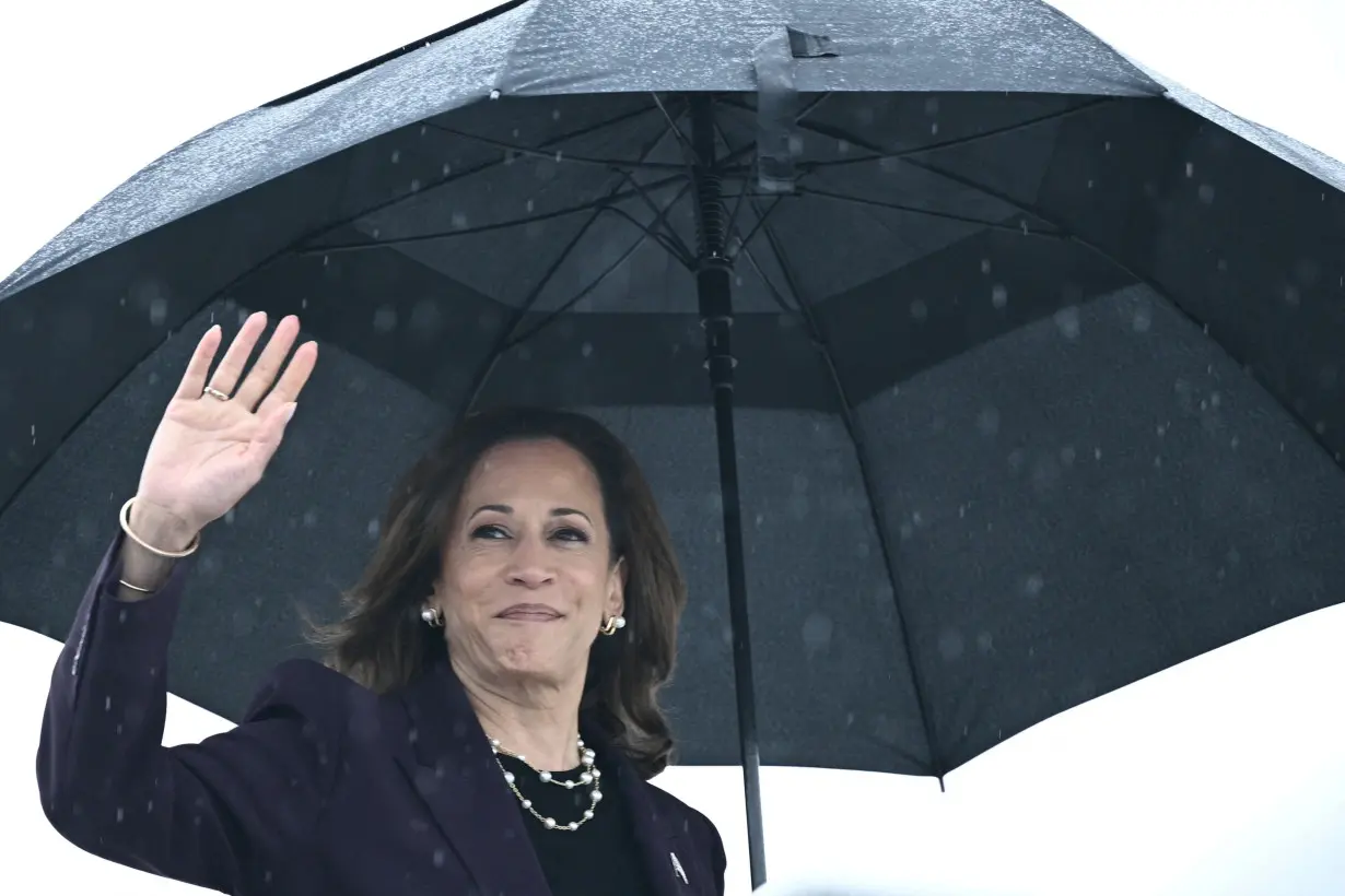 VP Harris boards Air Force Two in Houston, Texas