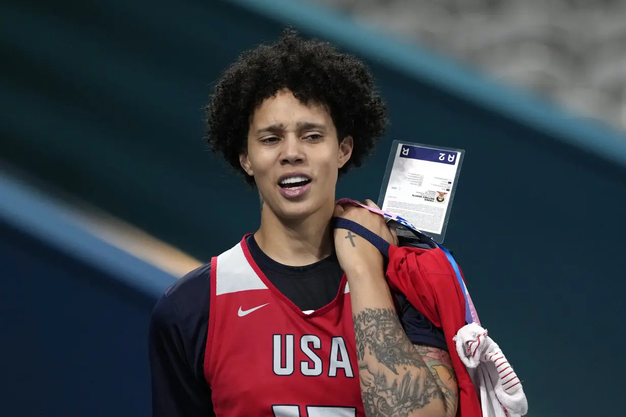 All Aboard! US women's basketball team arrives at Olympics via train from London