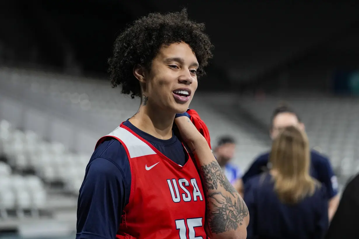 All Aboard! US women's basketball team arrives at Olympics via train from London