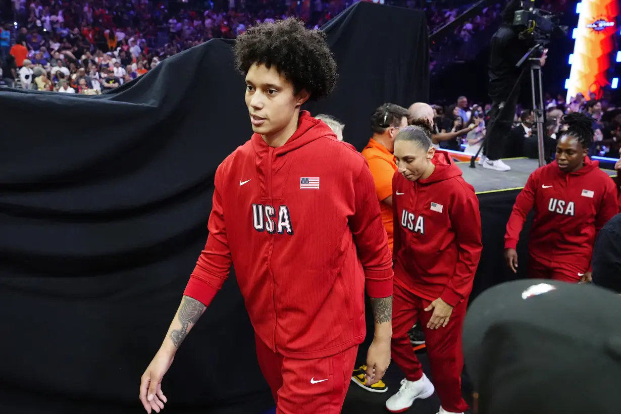 All Aboard! US women's basketball team arrives at Olympics via train from London