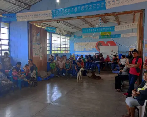 Mexican families flee to Guatemala to escape violence