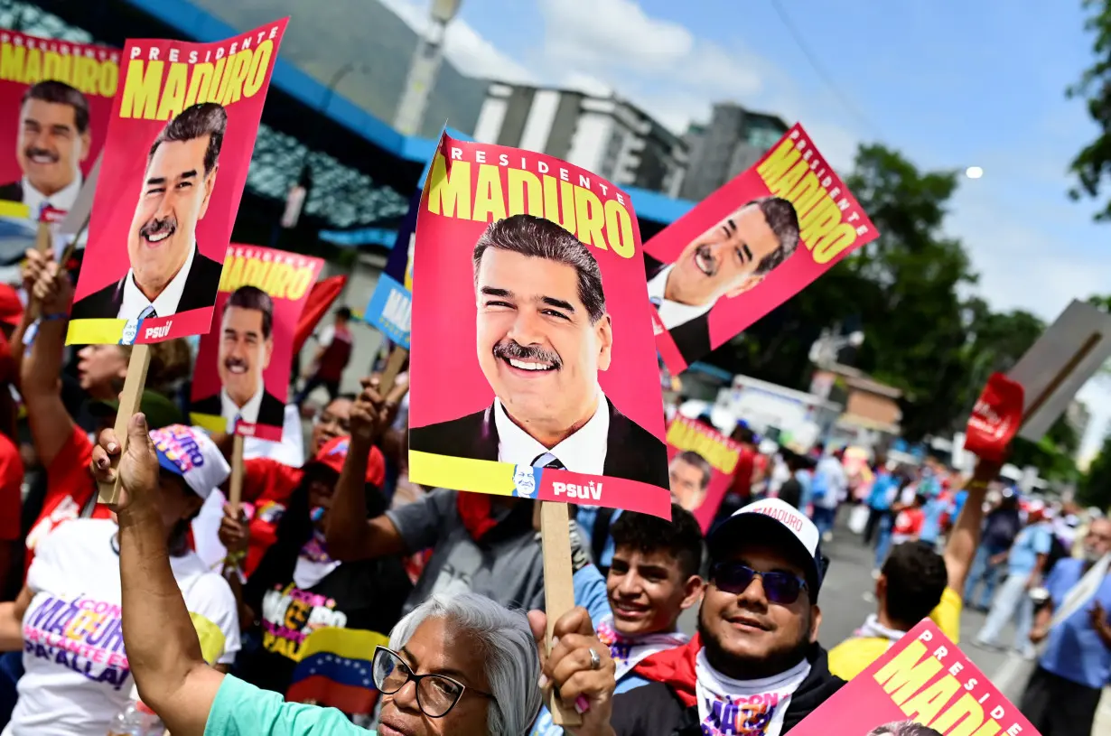 Venezuela candidates close campaigns, opposition trusts military to back result