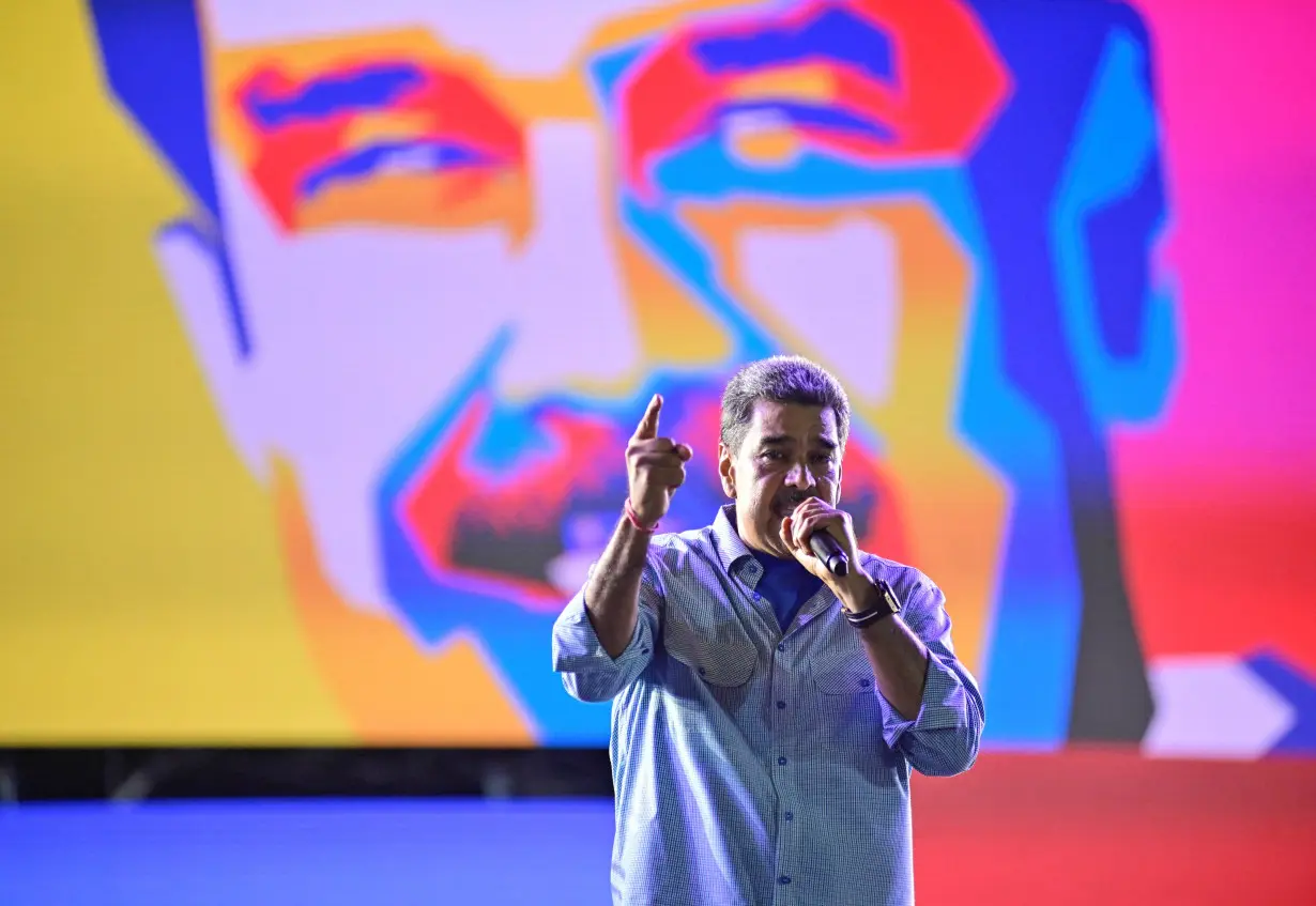 Venezuela candidates close campaigns, opposition trusts military to back result