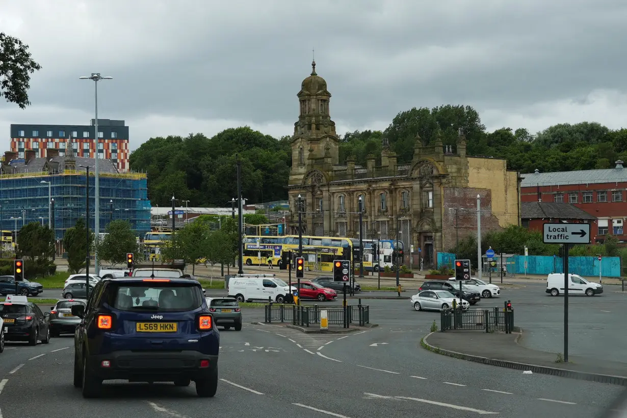 Cars drive by in Oldham