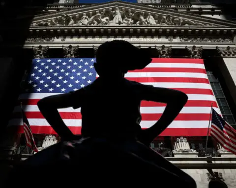 Equities, bonds draw inflows in latest week, BofA report says