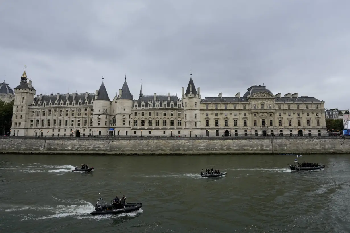 Olympics opening ceremony saw no major reported issues, French official says