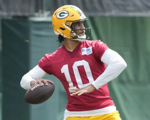 Packers QB Love agrees to terms on 4-year contract extension worth $220 million, AP source says