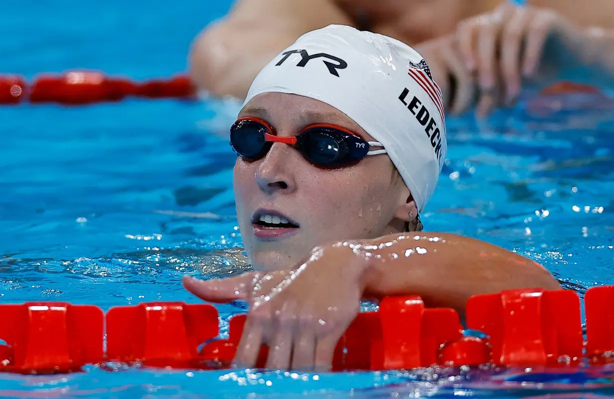 Olympics-Swimming-Ledecky sets up 400m showdown with champion Titmus