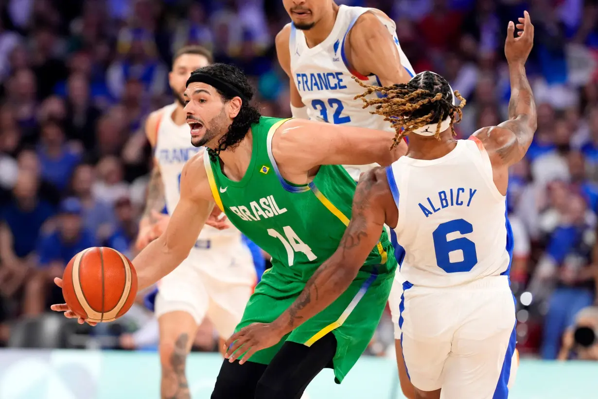 Olympics-Basketball-French fans roar their side to victory over Brazil in Lille