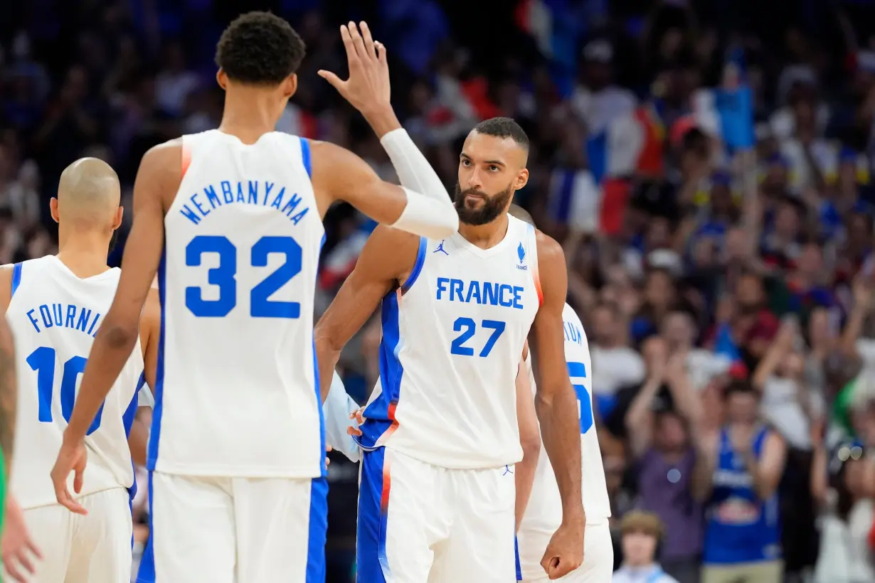 Olympics-Basketball-French fans roar their side to victory over Brazil in Lille