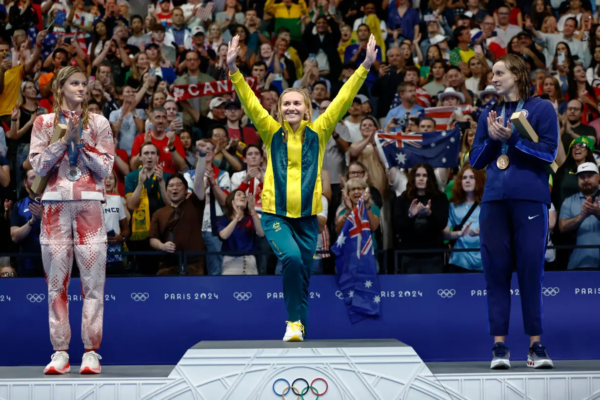 Swimming - Women's 400m Freestyle Victory Ceremony