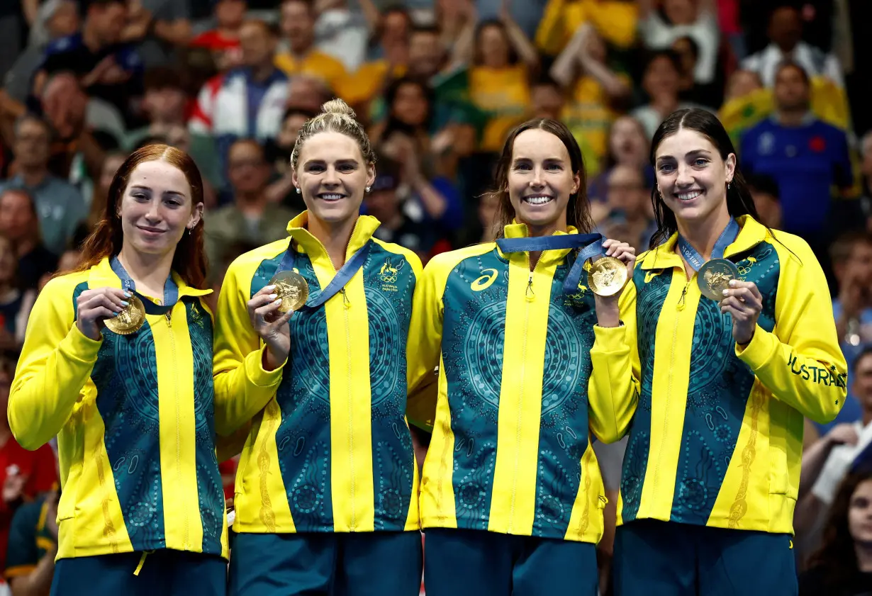 Olympics-Swimming-Australia's women extend 4x100 metres freestyle relay reign