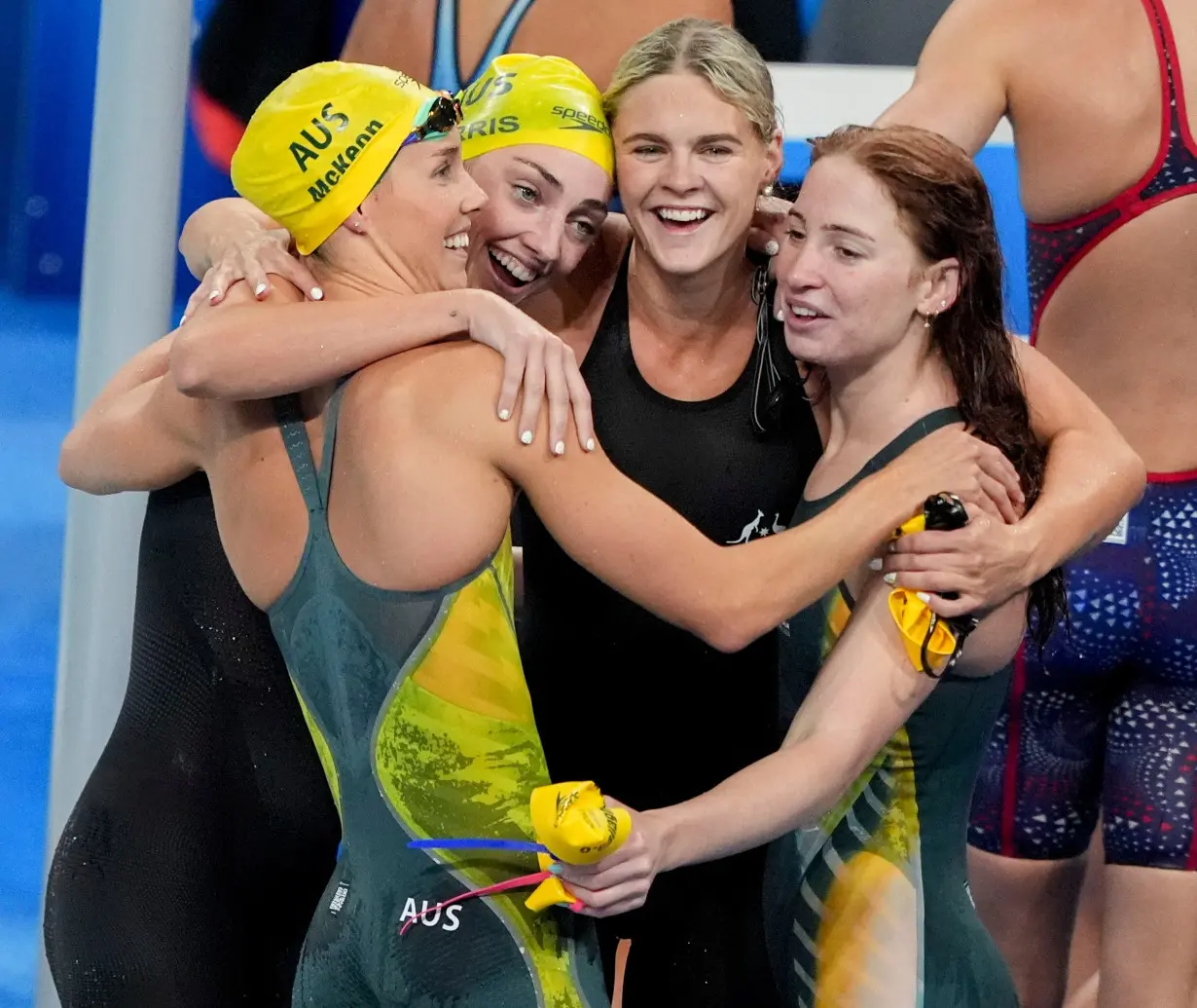 Olympics-Swimming-Australia's women extend 4x100 metres freestyle relay reign