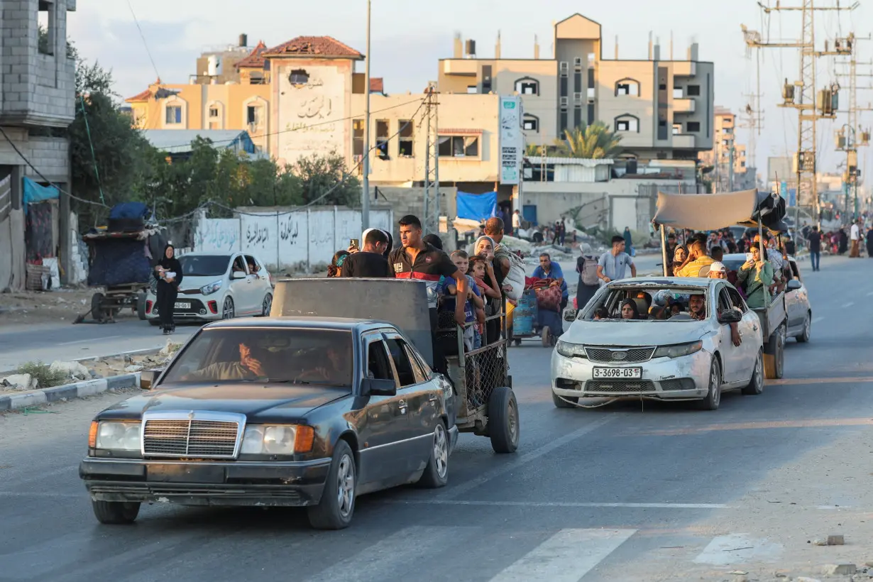 New mass exodus hits central Gaza as Hamas says Israel stalls on ceasefire