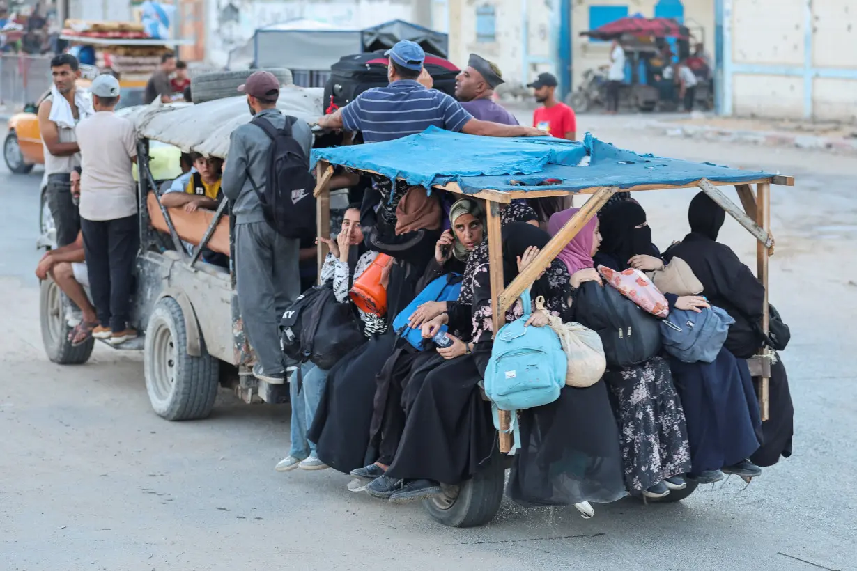 New mass exodus hits central Gaza as Hamas says Israel stalls on ceasefire