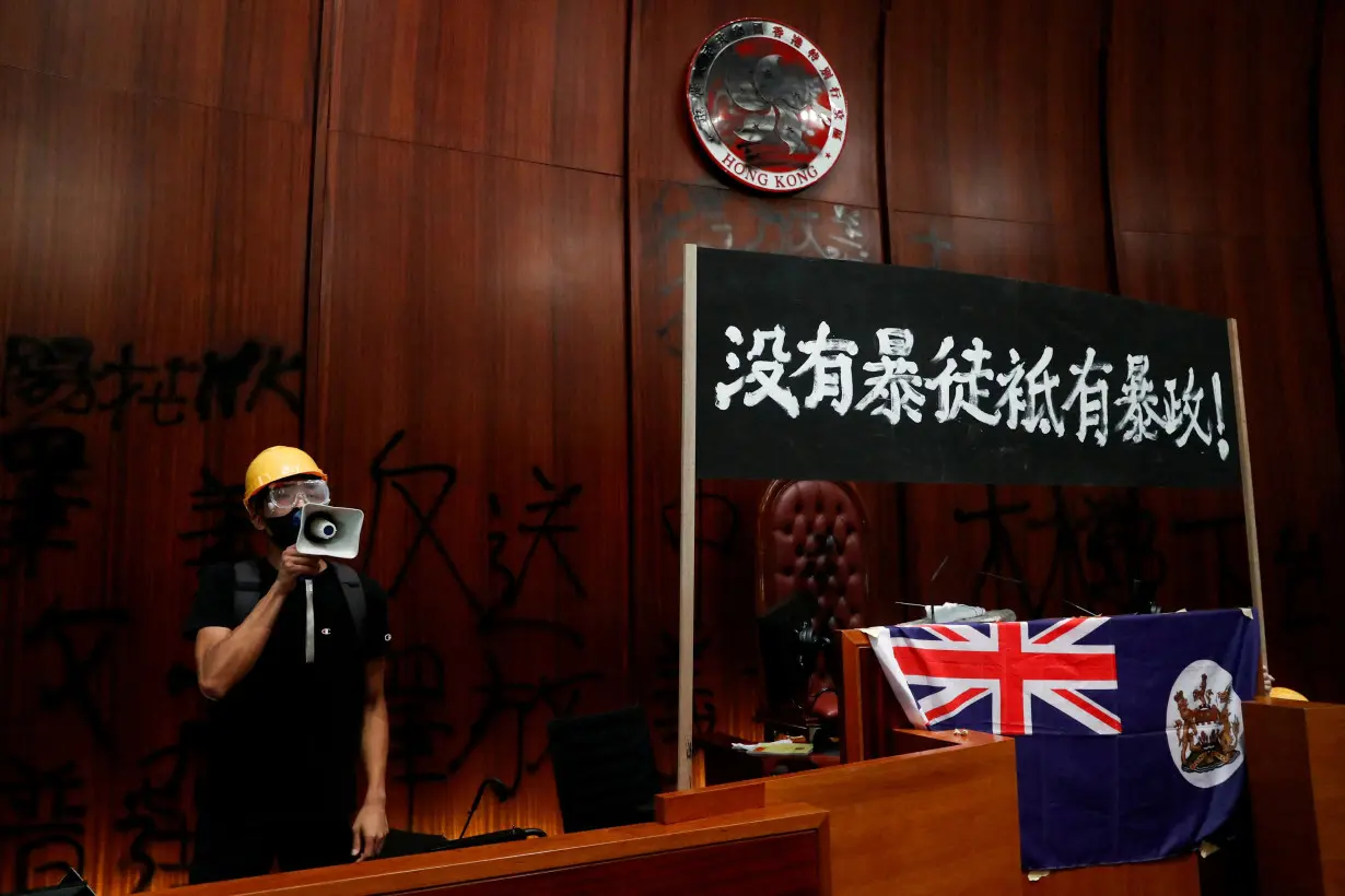 Hong Kong activist convicted of getting complaint form out of prison without authorisation