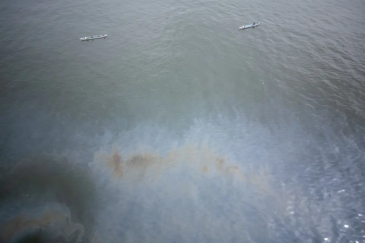 Oil spill in Manila Bay