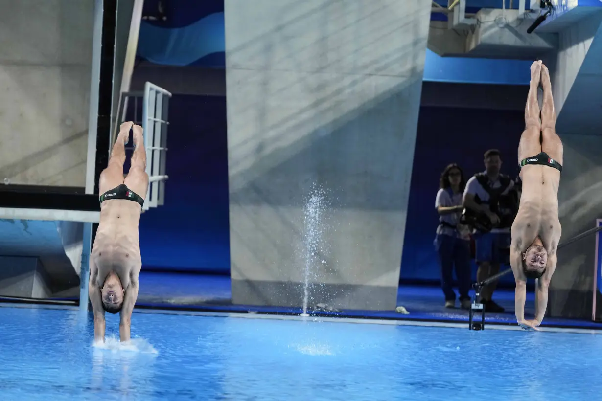 China makes it 2 for 2 in Olympic diving, leaving Britain's Tom Daley with a silver