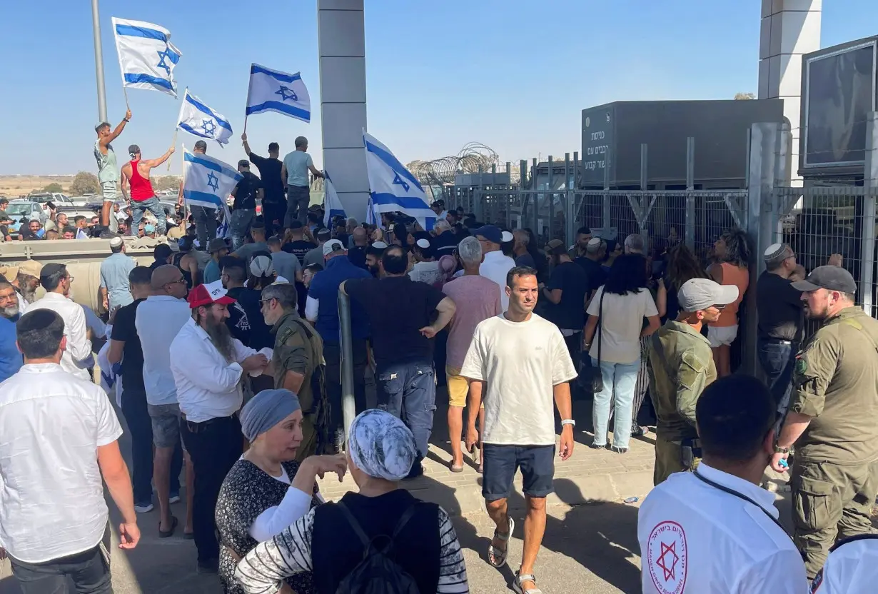 Far-right lawmakers break into Israeli detention camp, protesting probe into soldiers' alleged abuse of prisoner