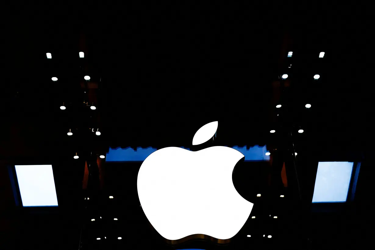 Apple logo at an Apple store in Paris