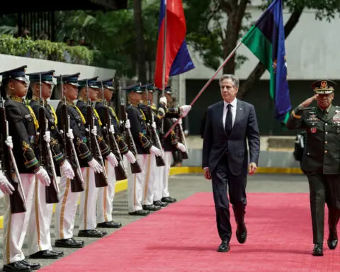 US pledges funds to boost Philippine defences amid China disputes