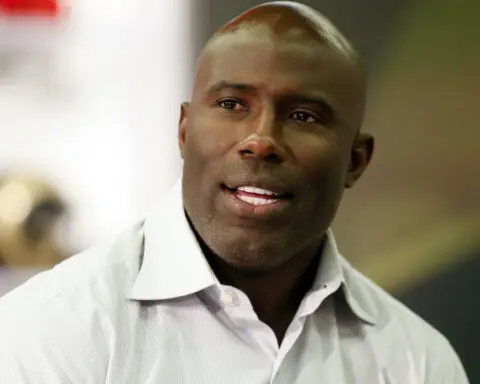 Terrell Davis says United banned him after flight incident. Airline says it was already rescinded