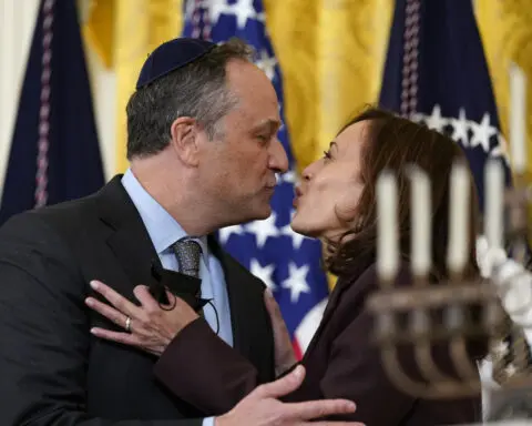 Donald Trump says Kamala Harris, who's married to a Jewish man, 'doesn't like Jewish people'