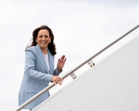 Harris holds onto 1 point lead over Trump in latest Reuters/Ipsos poll