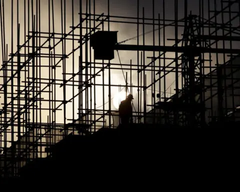 China July non-manufacturing activity expands at slower pace
