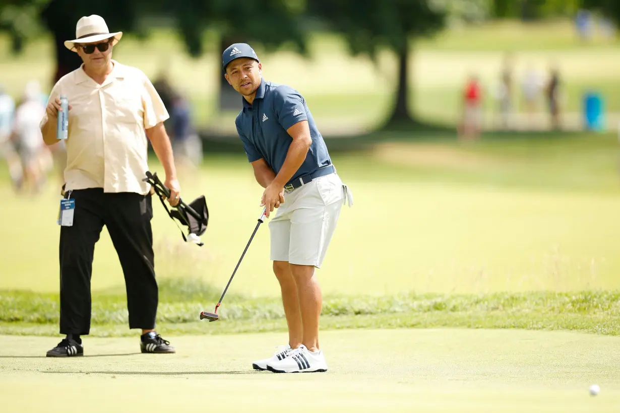 Stefan Schauffele (left) watches his son prepare for the 2022 US Open.