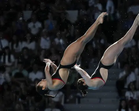 North Korea wins first diving medal ever, as China continues dominance with another gold