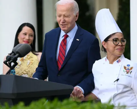 Groundbreaking executive White House chef steps down