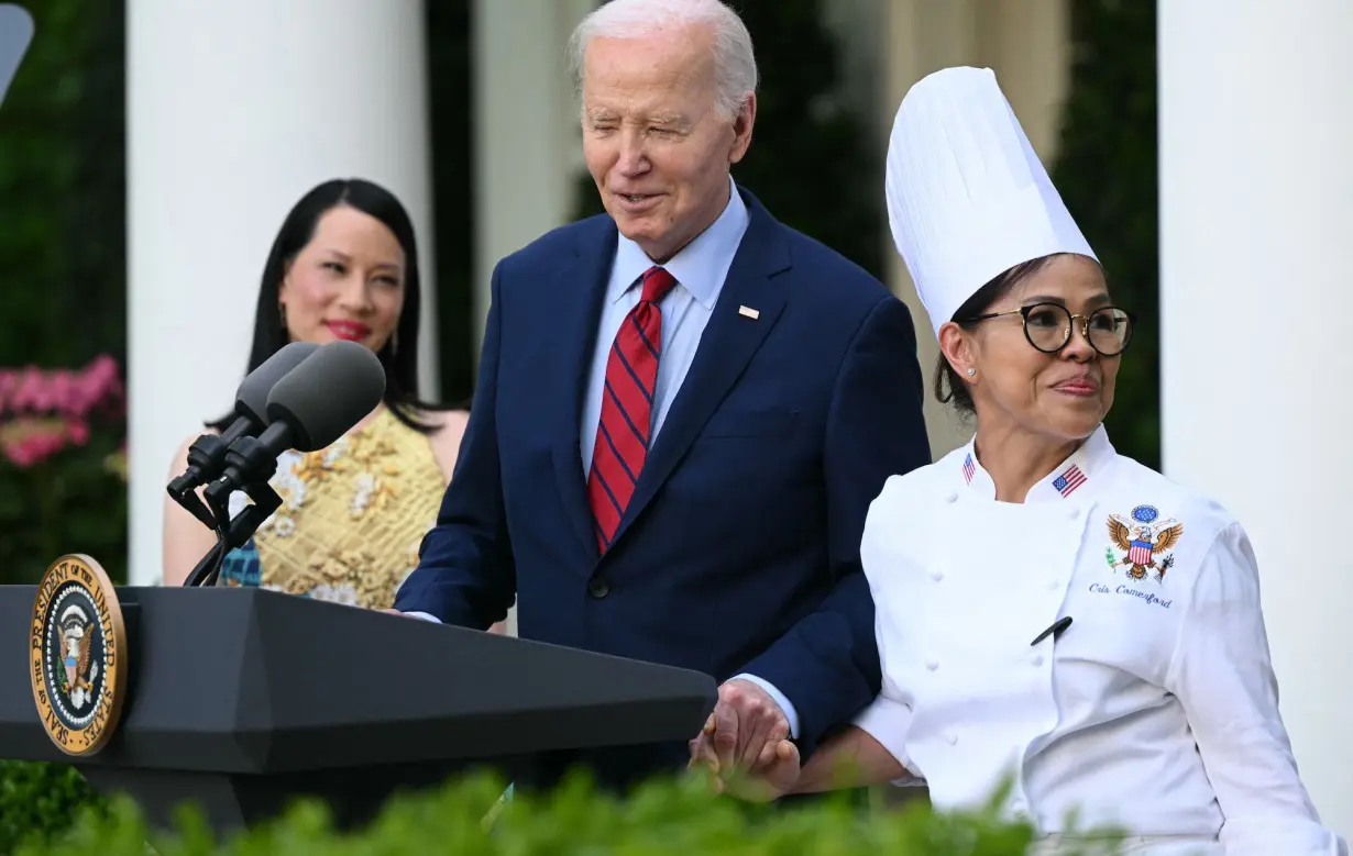 Groundbreaking executive White House chef steps down