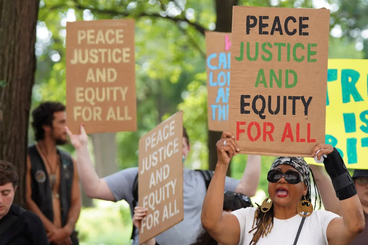 Protesters rally against Trump outside NABJ venue in Chicago