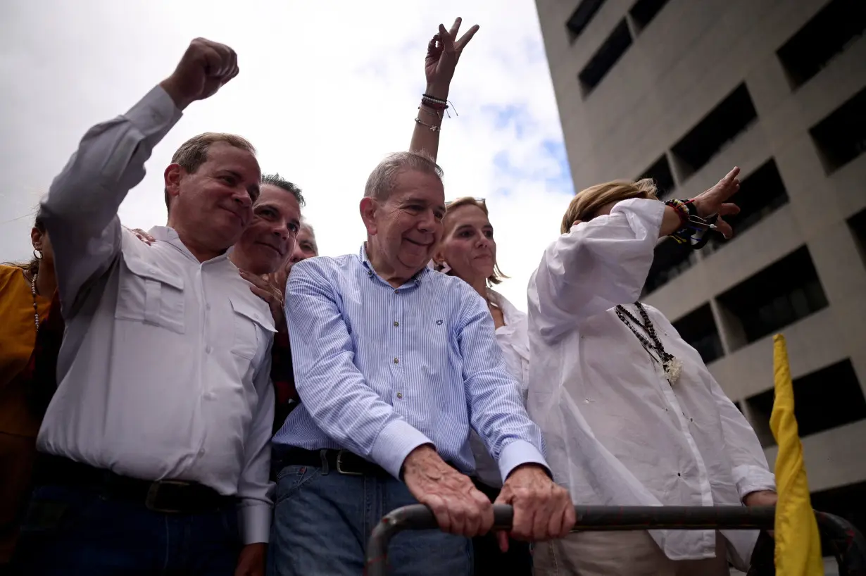 Anti-Maduro protests spread as Venezuelan opposition says he stole vote, in Caracas