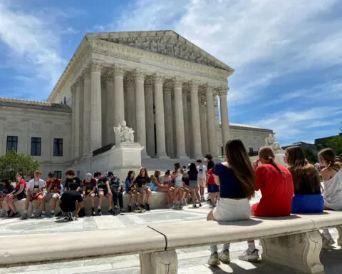 US Supreme Court sidesteps dispute on state laws regulating social media