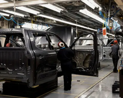 US manufacturing extends slump; inflation pressures ebbing